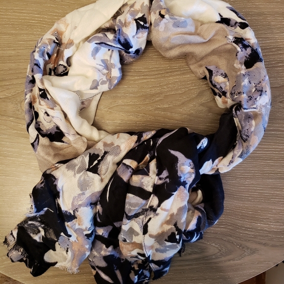Scarf - Picture 2 of 4
